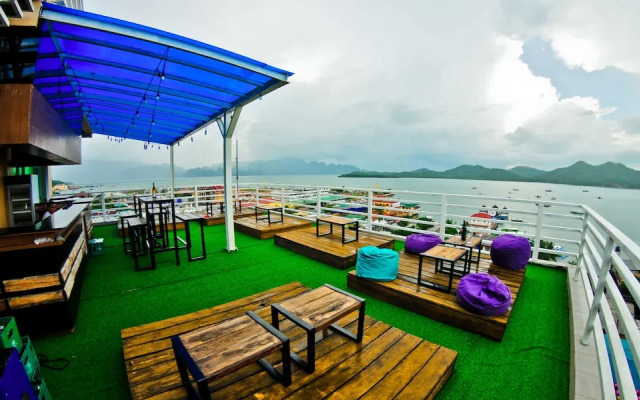 Four Thirteen Suites