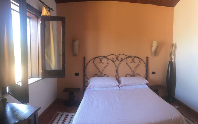 Country Villa with Swimming Pool