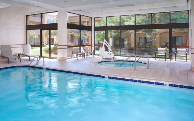 Courtyard by Marriott Detroit Dearborn