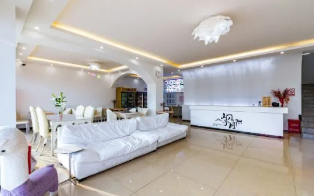 Fuxian Lake Mountain Fengyuyue Homestay