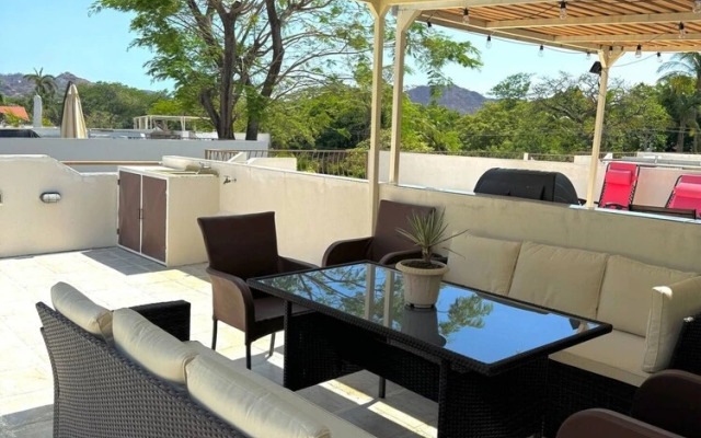 Cozy Condo with Panoramic Hillside Views from Rooftop Terrace and Short Walk to Beach