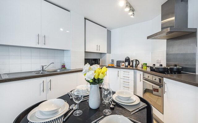 Av Stays Central London 2 Bedroom Riverside