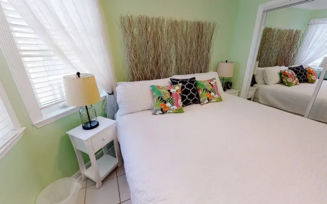 Seascape 1216 Studio Bedroom Condo by RedAwning