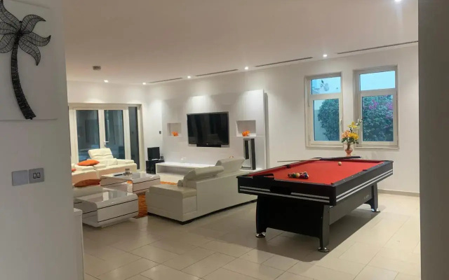 Dubai Marina Villa up 20 guest huge Private Pool