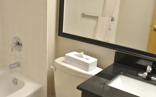 Travelodge by Wyndham Ottawa East