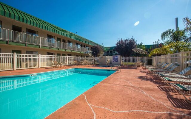 University Inn Fresno