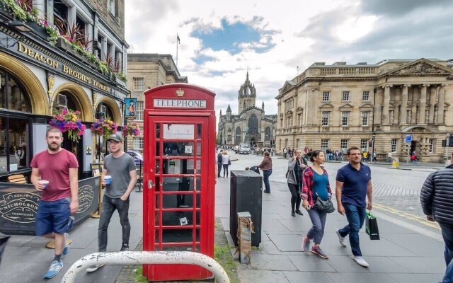 Royal Mile Tower Apartment