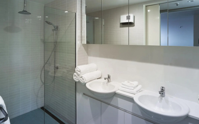 Salamanca Wharf Hotel