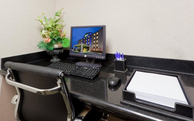 Holiday Inn Express Suites Charleston, An Ihg Hotel