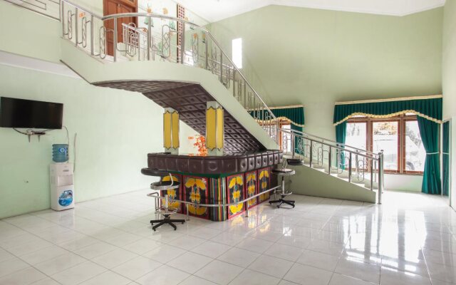 Shafira Guesthouse by Reddoorz