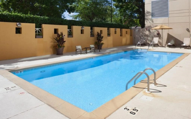 DoubleTree by Hilton Charlotte Gateway Village