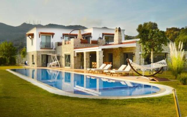 Important Group BD410 Luxury Villa in Ortakent