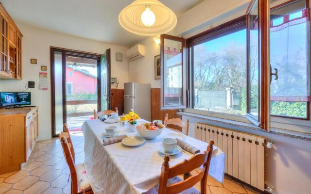 Cedar House Villa Few Minutes From Lake