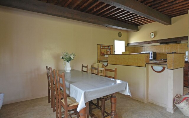 Cosy Villa in Flaux with Swimming Pool