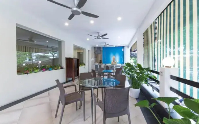 OYO Life 92991 Kost Amantu 2