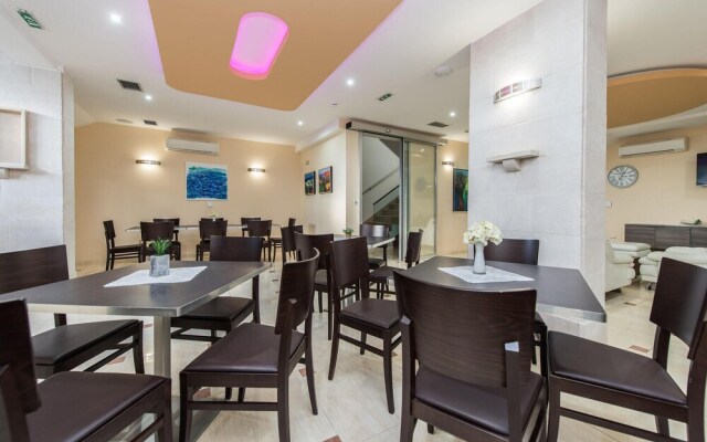 Nice Home in Novalja With Wifi and 2 Bedrooms