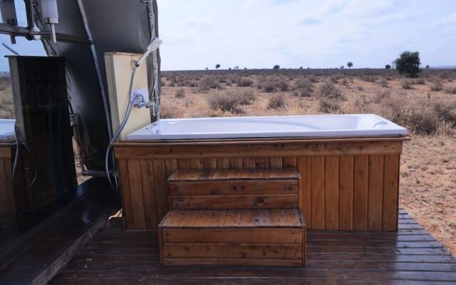 Amanya 2-bed Lioness Family Tent in Amboseli