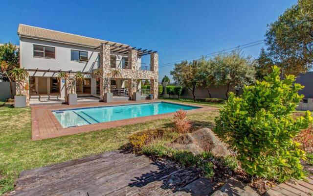 Upmarket Ultra Modern Sandton Apartment