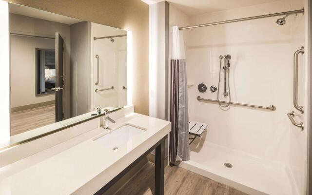 La Quinta Inn & Suites by Wyndham Atlanta South - McDonough