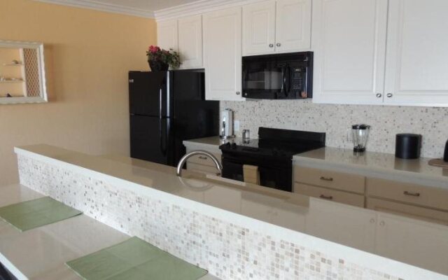 Catalina Courtyard Suites