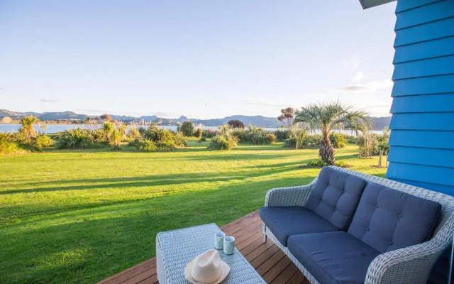 Waterfront Wonder - Matarangi Holiday Home
