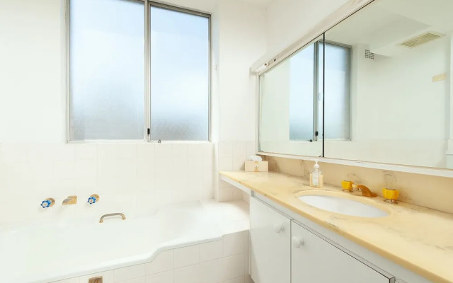 Bondi Apt for 4 Panoramic Ocean