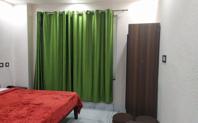 Hotel The Raja Palace