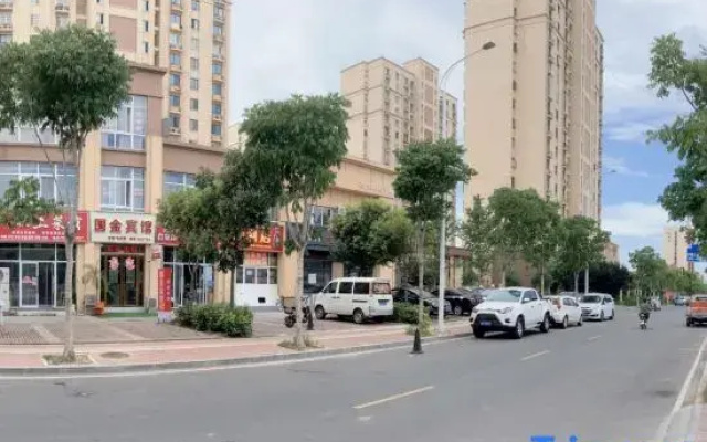 Linquan Guojin Hotel (Linquan Passenger Transport Center)