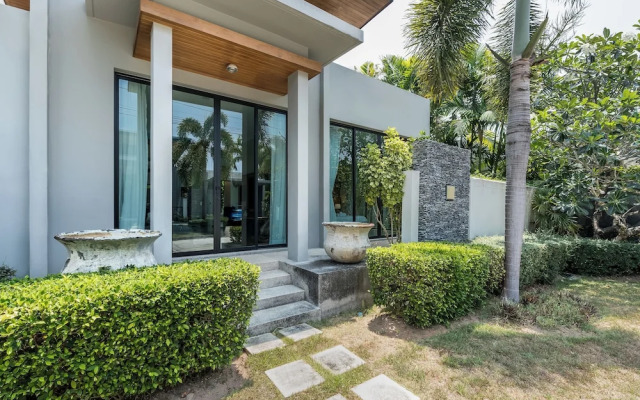 Baan Bua Bt17 By Villacarte