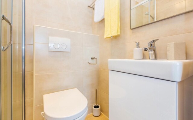Beautiful Home in Malinska with Hot Tub, 3 Bedrooms & Sauna