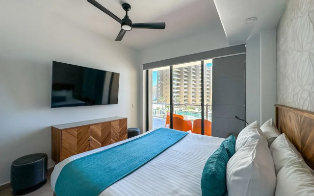 Luxury Ocean View Condo w Huge Deck