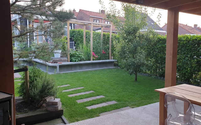 Charming Holiday Home in Brouwershaven With Garden and BBQ