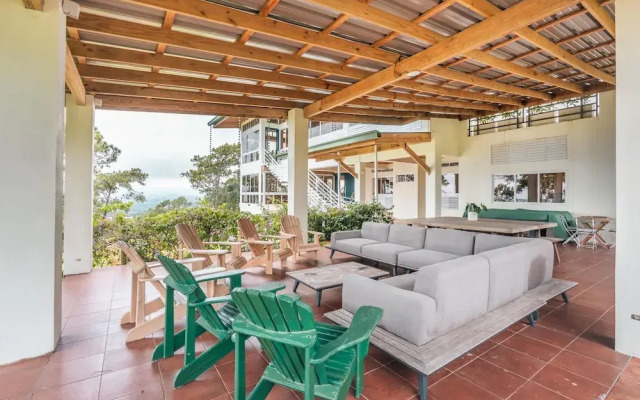 Paradise Retreat With Stunning Views in Jarabacoa