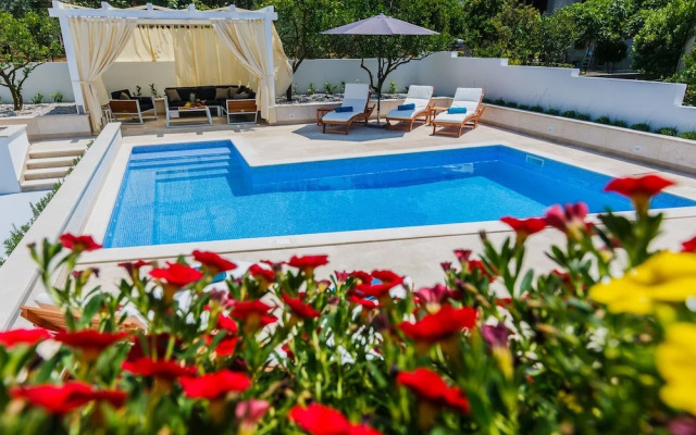 Luxury  Apartments Giovanni with  pool
