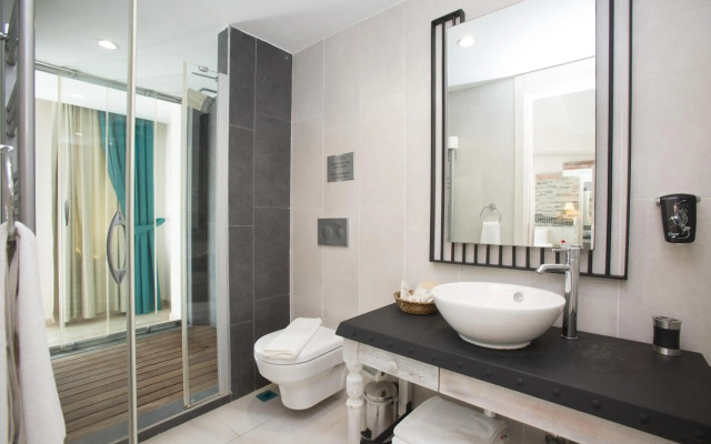 Dedeminn Marina Hotel