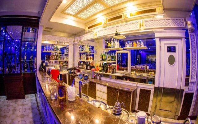 Altus Hotel Baku - Free Massage