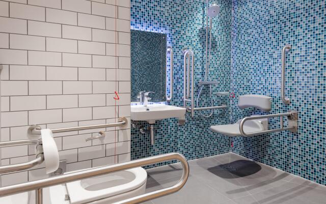 Holiday Inn London Heathrow - Bath Road by IHG