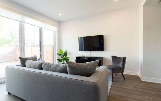 Brand New 3 Bedroom With Rooftop Patio