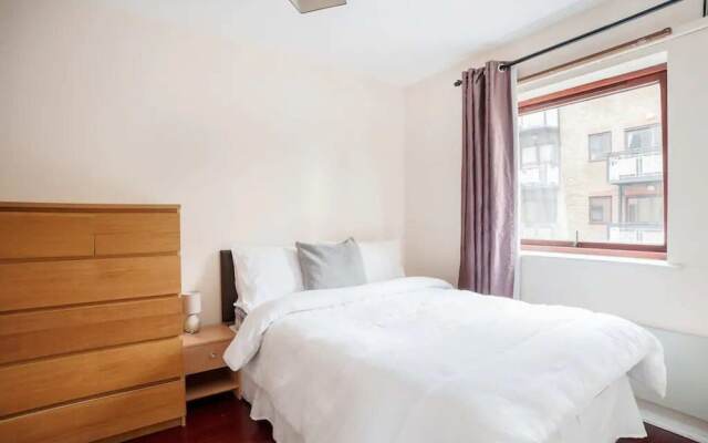 Modern and Homely 2 Bedroom by Canary Wharf