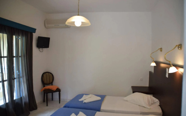 Karavostasi Beach Hotel
