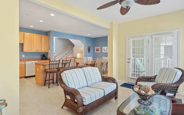 Creekside Getaway Stay for 8