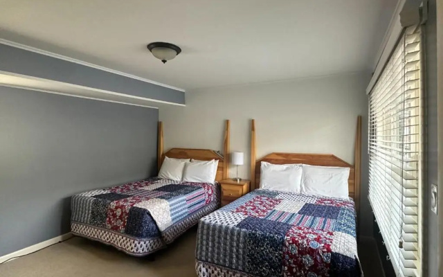 Community Court Motel