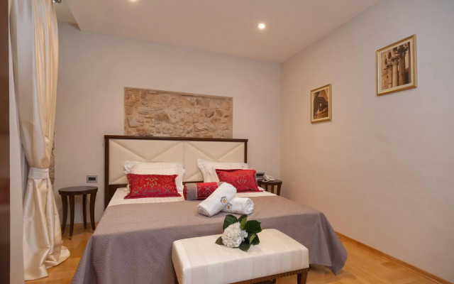 Antique Split Luxury Rooms