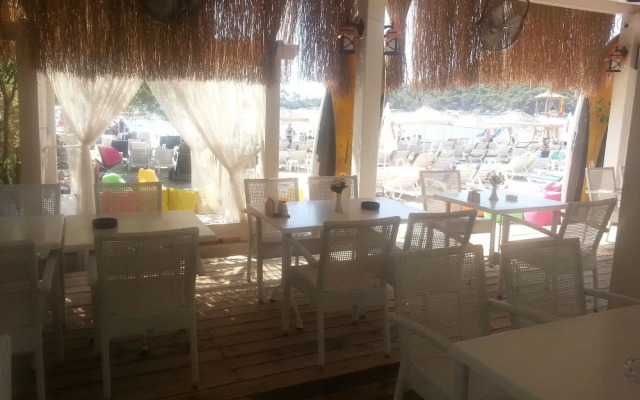 Golden Sand Beach & Caravan