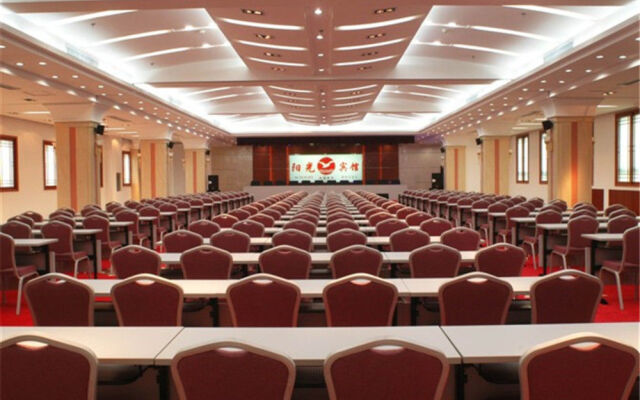 Xinyang Sunny Hotel