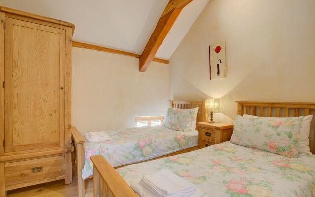 Rural Holiday Home in Tiverton With Jacuzzi Near Sea