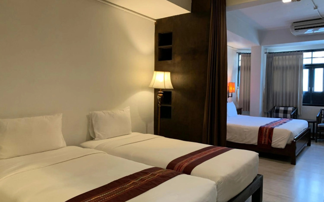 99 The Gallery Hotel