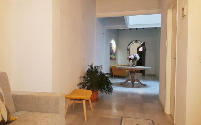 Reservaloen Casa Sevillana