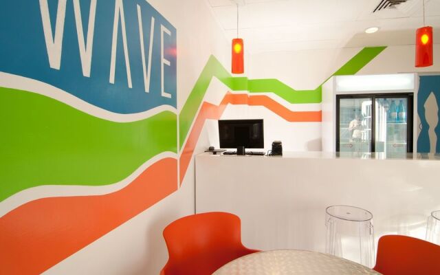 WAVE Hotel & Cafe