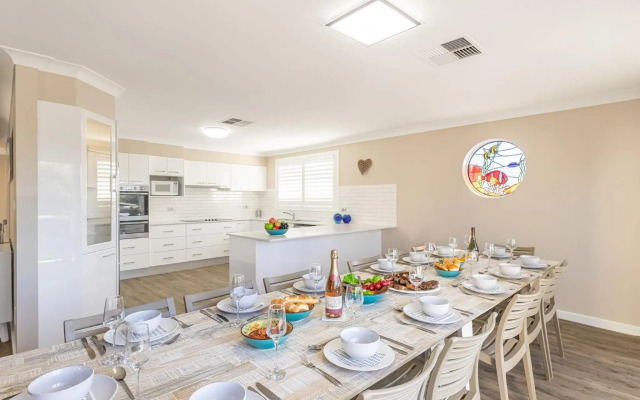 Dolphin Lagoon 196 Soldiers Pt Rd Luxury Escape